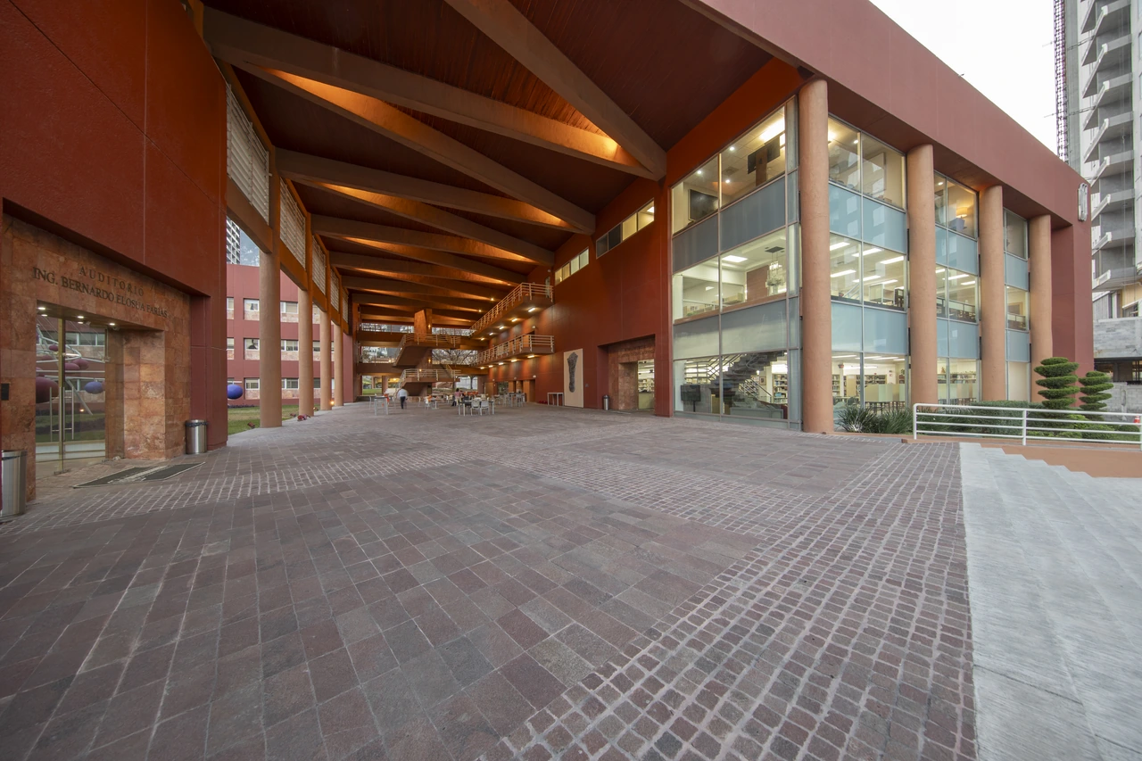 El Ágora de la FLDM, plaza central y espacio de encuentro y diálogo.